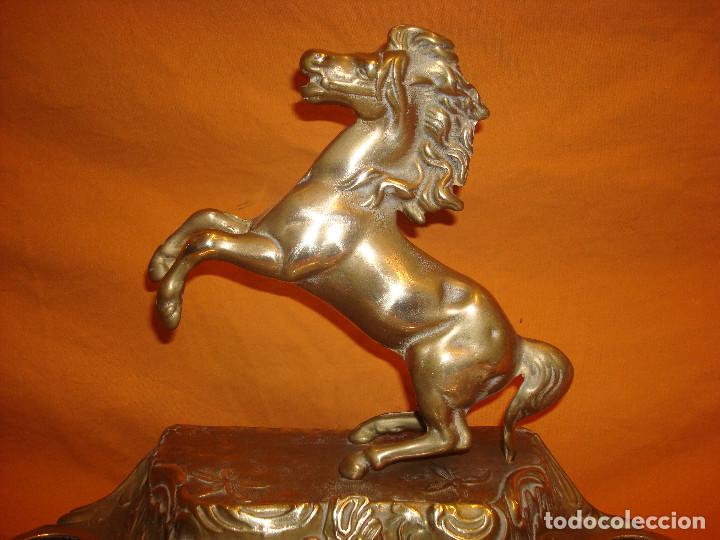 Antig&uuml;edades: Escribania de bronce caballo - Foto 4