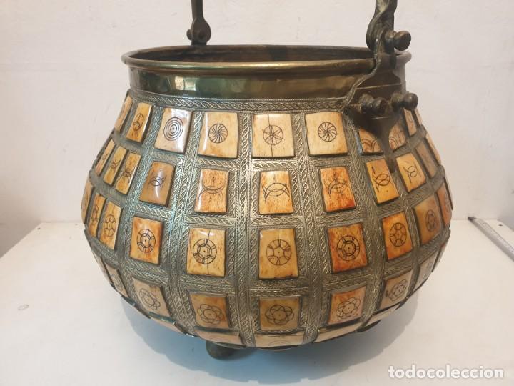 Antig&uuml;edades: CALDERO BRONCE CON INCRUSTACIONES PIEDRAS - Foto 6