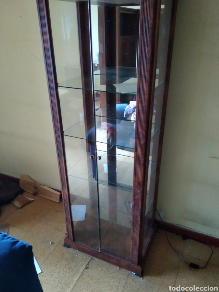Antig&uuml;edades: Vitrina cl&aacute;sica de madera con luz - Foto 6