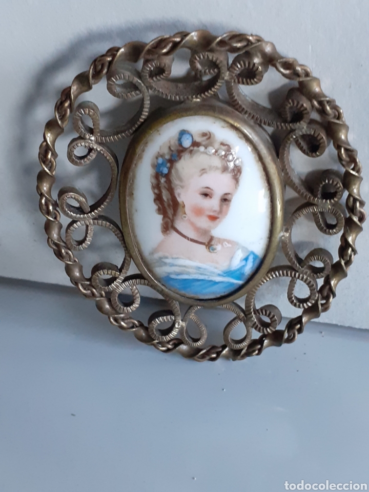 Antig&uuml;edades: Broche de bronce dorado de.forma oval - Foto 2