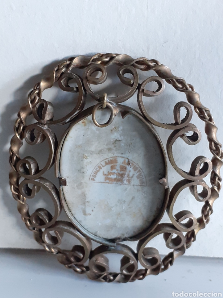 Antig&uuml;edades: Broche de bronce dorado de.forma oval - Foto 3