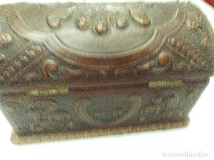 Antig&uuml;edades: ANTIGUO COFRE DE MADERA Y CUERO CON SU LLAVE - Foto 3