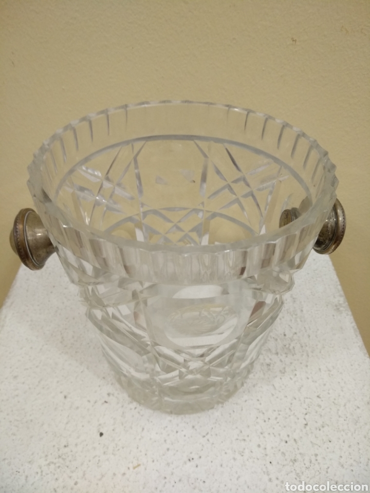 Antig&uuml;edades: Cubitera de cristal tallado y agarres en plata - Foto 3