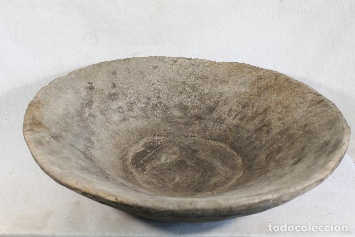 Antig&uuml;edades: lebrillo antiguo de madera