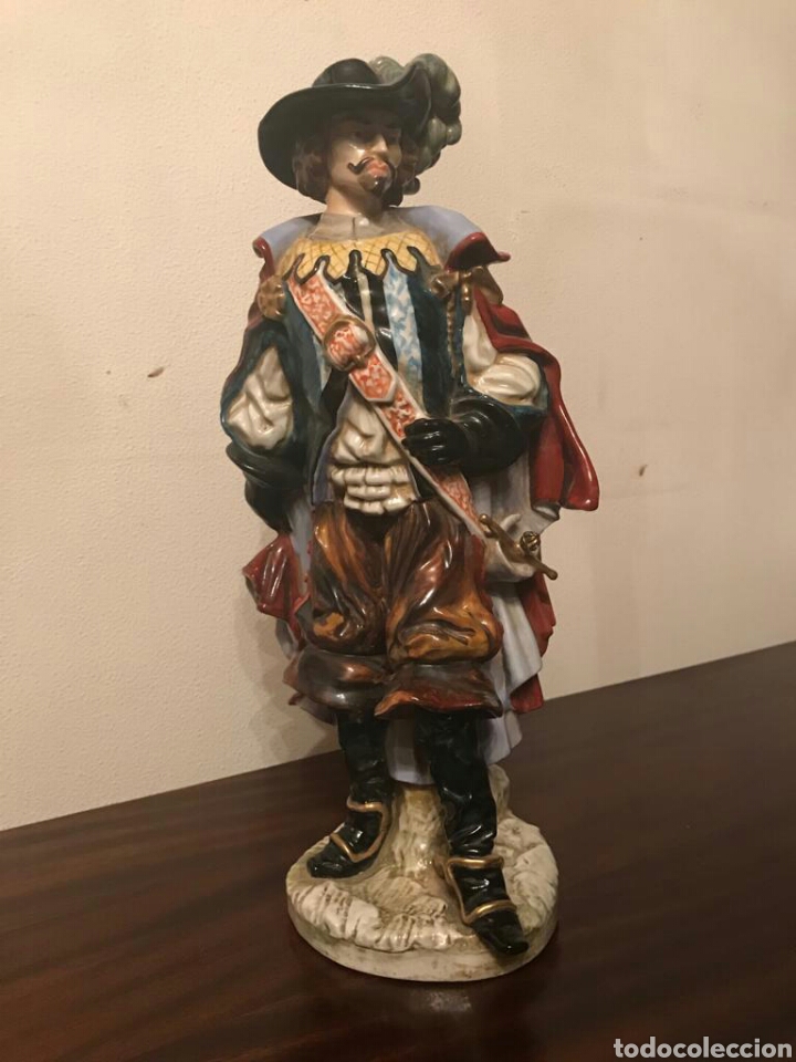 Antig&uuml;edades: Cer&aacute;mica policromada Mosquetero - Foto 3