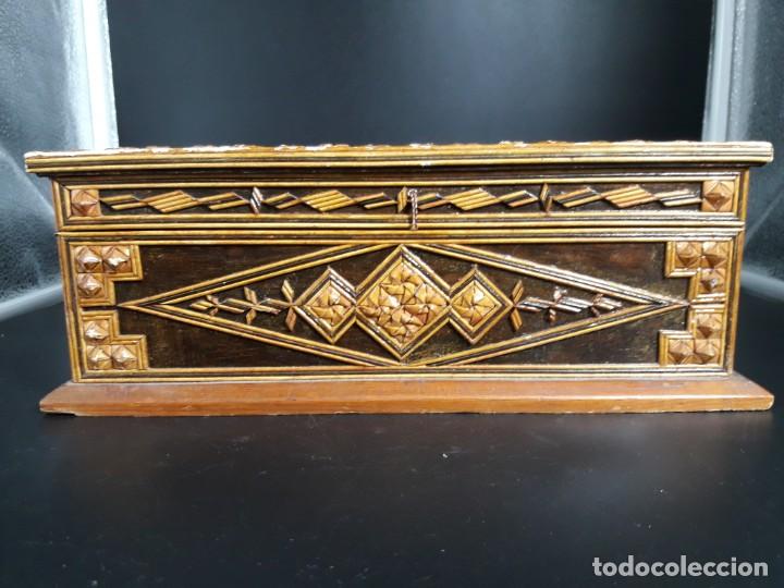 Antig&uuml;edades: Caja de madera - Foto 8