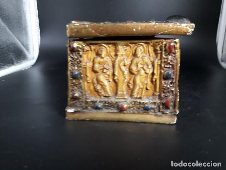 Antig&uuml;edades: Caja de madera y estuco decorada - Foto 6