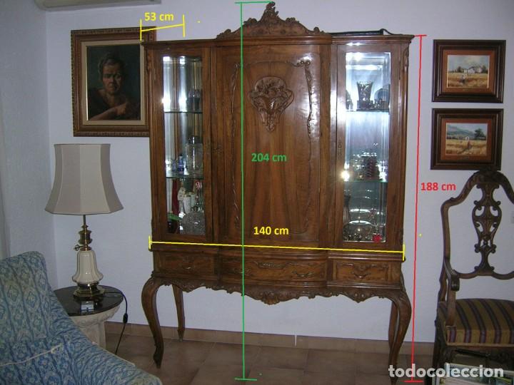 Antig&uuml;edades: Vitrina Tallada en Roble - Foto 1