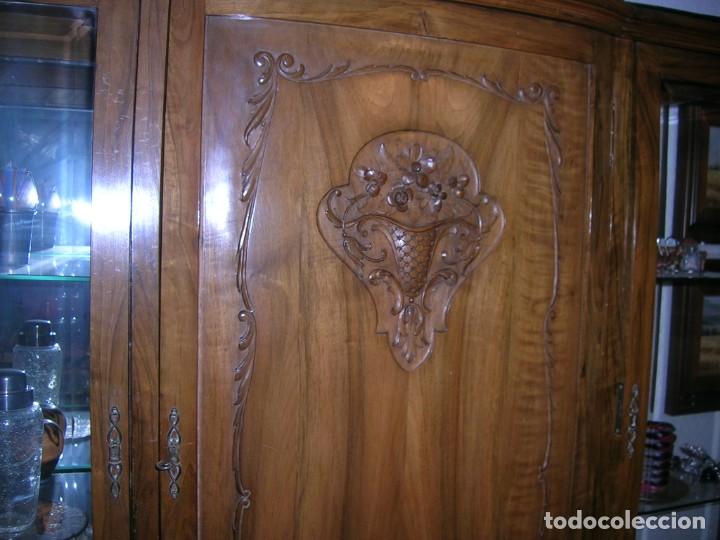 Antig&uuml;edades: Vitrina Tallada en Roble - Foto 3