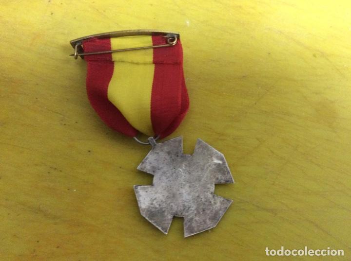 Antig&uuml;edades: Medalla hospitalidad. - Foto 2