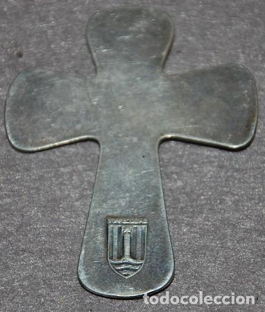 Antig&uuml;edades: CRUZ DE METAL PARA CARTERA - Foto 2