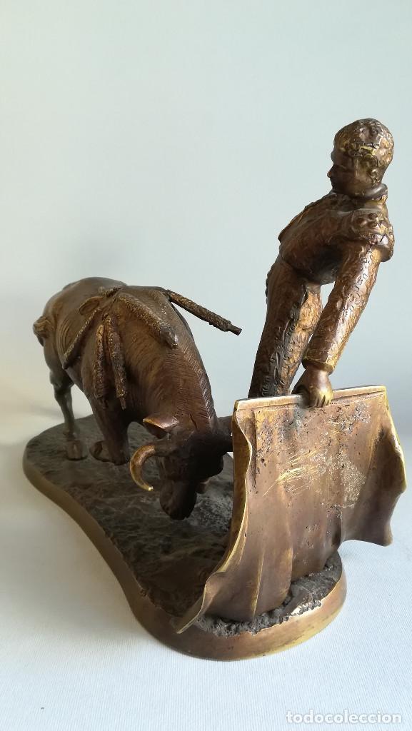 Antig&uuml;edades: FIGURA BRONCE TORO Y TORERO - Foto 3