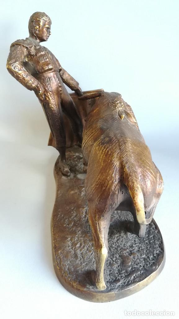 Antig&uuml;edades: FIGURA BRONCE TORO Y TORERO - Foto 4