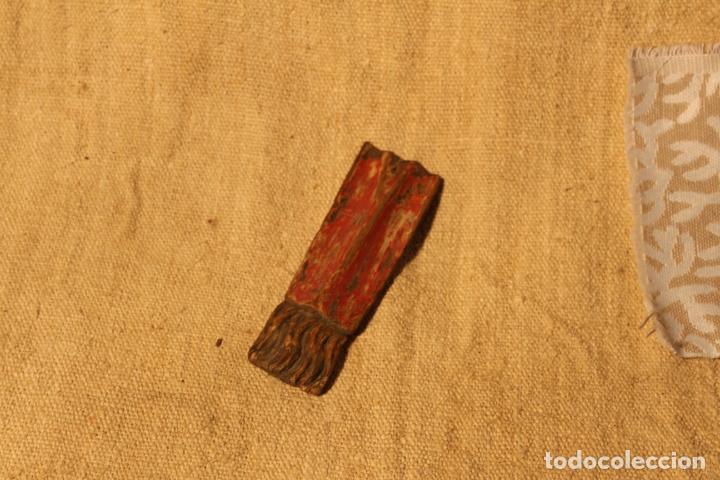 Antig&uuml;edades: faldon de madera de talla - Foto 4