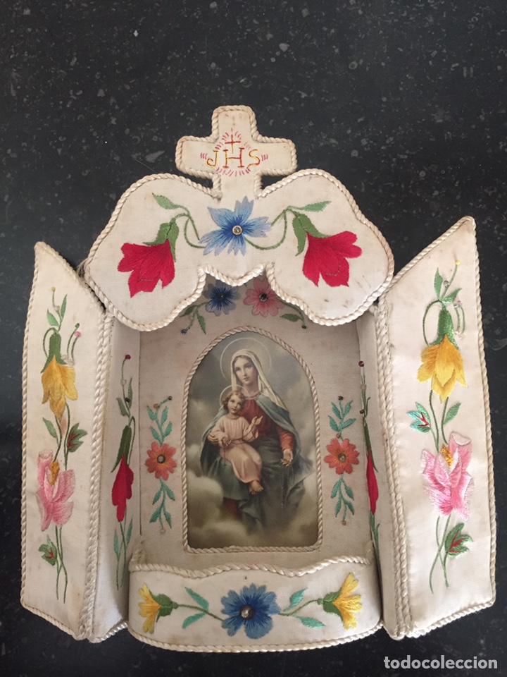 Antig&uuml;edades: Capilla relicario bordada - Foto 2
