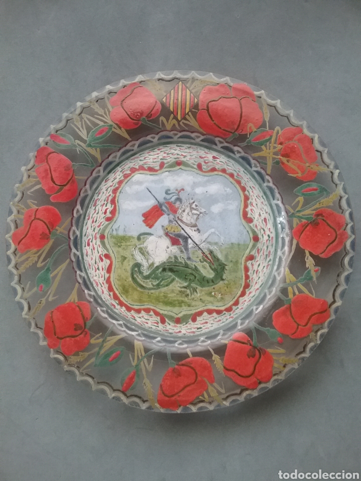 Antig&uuml;edades: Plato en cristal de Sant Jordi pintado a mano. Firmado E. Carreras.