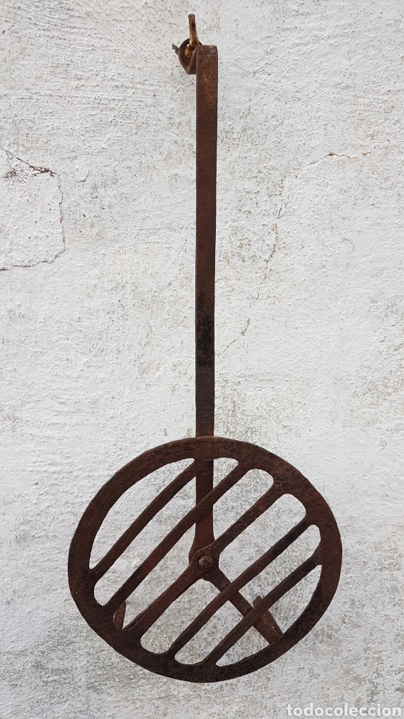 Antig&uuml;edades: Antiguas trebedes de ruleta de forja. - Foto 1
