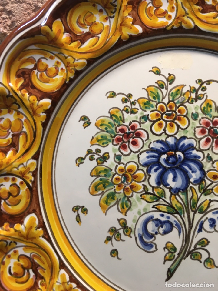 Antig&uuml;edades: Plato de flores Talavera - Foto 3
