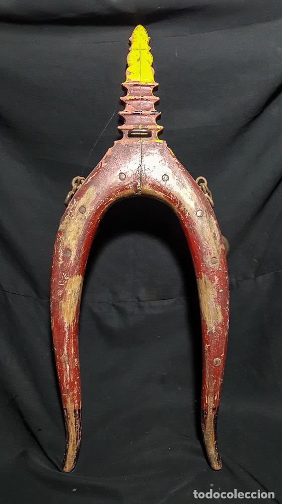 Antig&uuml;edades: ANTIGUO YUGO PARA CABALLO - Foto 3