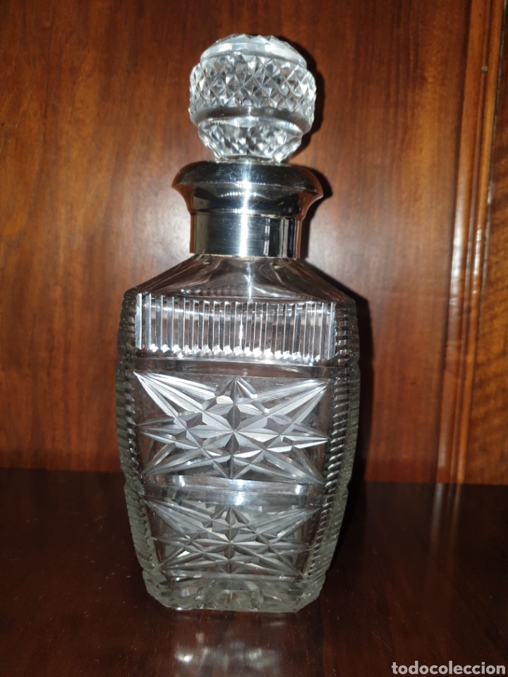 Antig&uuml;edades: Licorera de cristal y plata - Foto 1