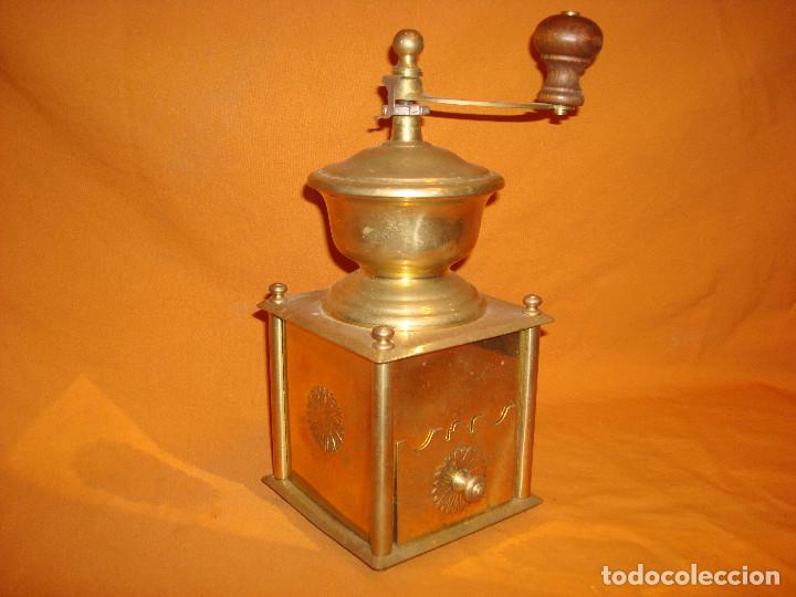 Antig&uuml;edades: Molinillo para moler cafe de bronce (dorado) - Foto 4