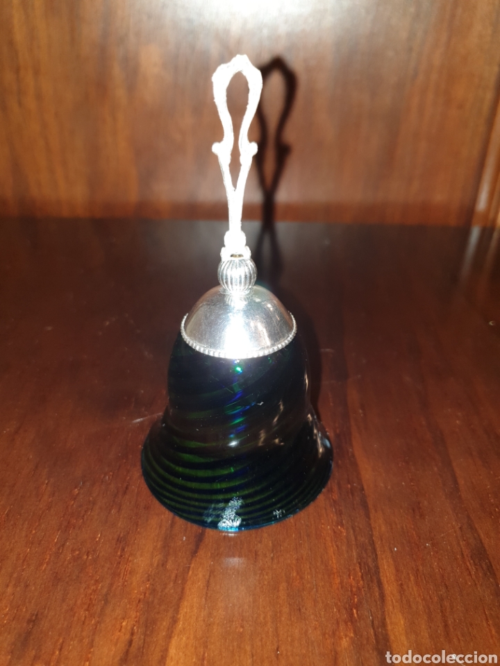 Antig&uuml;edades: Campanilla cristal y metal plateado