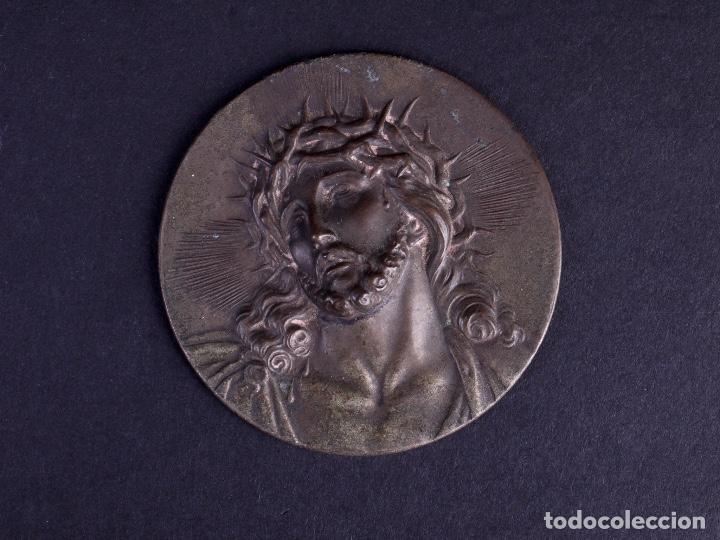 Antig&uuml;edades: CRISTO BAJORRELIEVE EN CHAPA - Foto 1