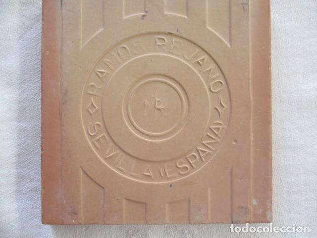 Antig&uuml;edades: Azulejo heraldico Ramos Rejano - Foto 2