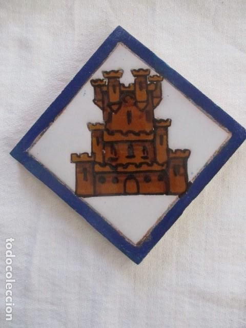 Antig&uuml;edades: Azulejo heraldico Ramos Rejano - Foto 1