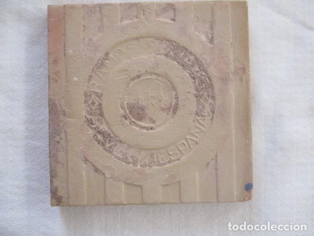 Antig&uuml;edades: Azulejo heraldico Ramos Rejano - Foto 2