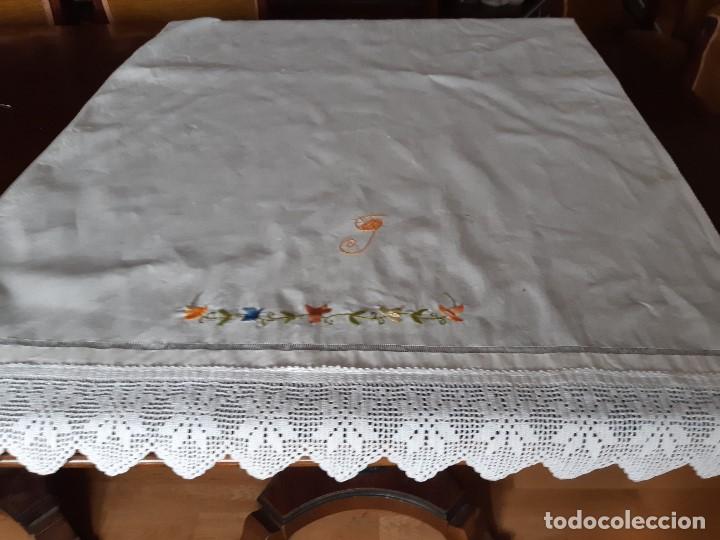 Antiquit&auml;ten: ANTIGUA TOALLA DE LINO BORDADA A MANO CON INICIALES, VAINICA Y CROCHET. TODO HECHO A MANO.