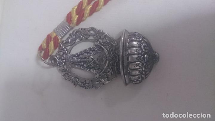 Antig&uuml;edades: Medalla virgen del roc&iacute;o con cord&oacute;n - Foto 4