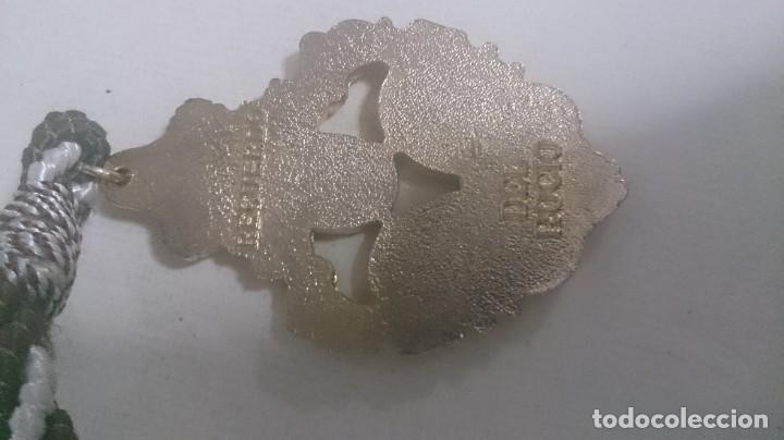Antig&uuml;edades: Medalla virgen del roc&iacute;o con cord&oacute;n - Foto 2