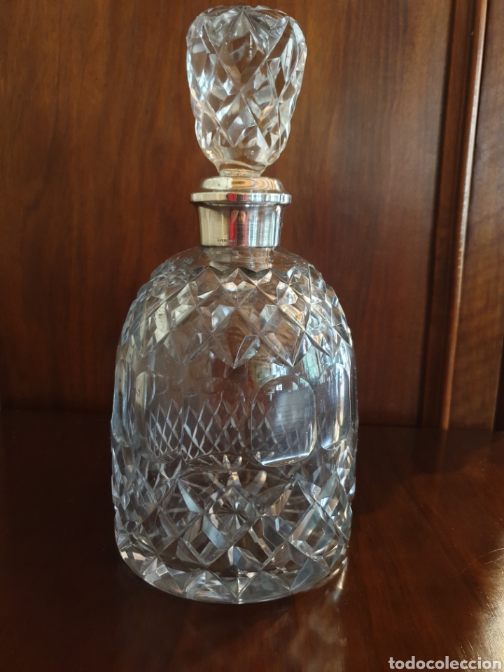 Antig&uuml;edades: Licorera de cristal y plata - Foto 1