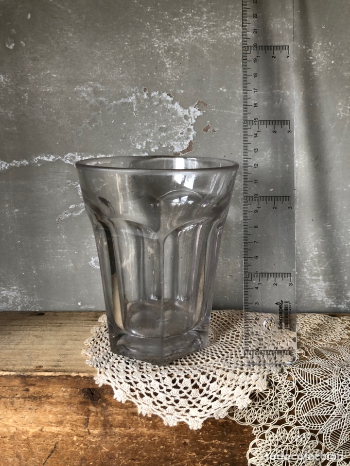 Antig&uuml;edades: Antiguo vaso grande de vidrio tallado, estilo taberna.