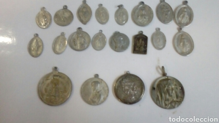 Antig&uuml;edades: 20 medallas religiosas varias - Foto 1