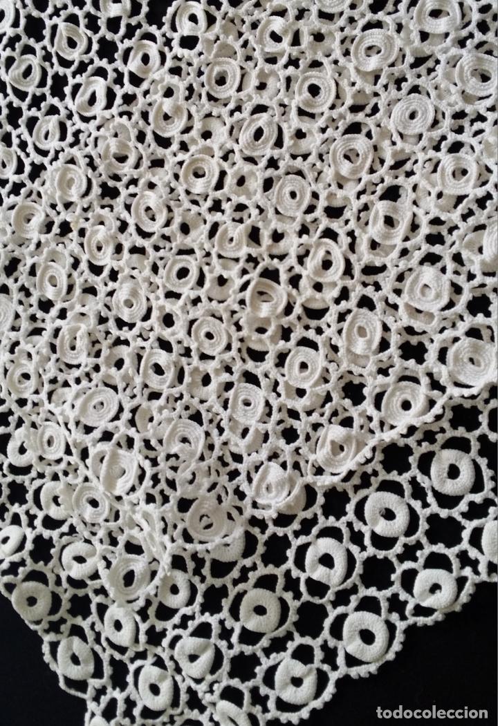 Antig&uuml;edades: Dos antiguos tapetes en crochet - Foto 2