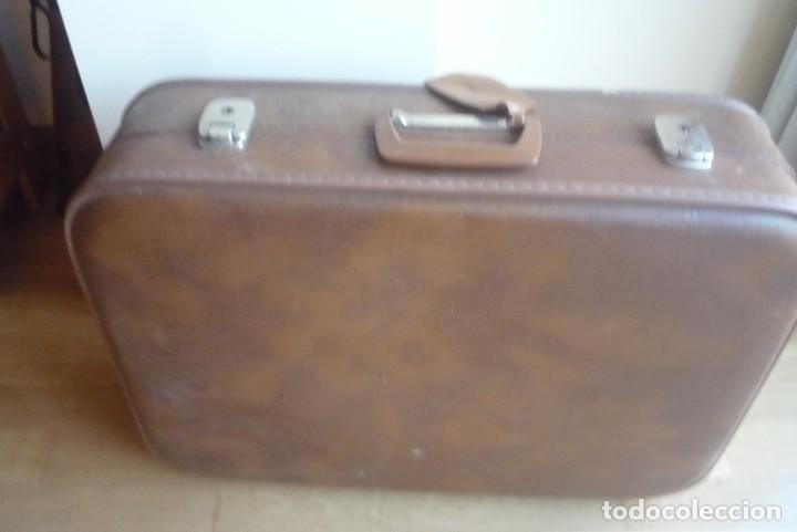 Antig&uuml;edades: MALETA DE LOS A&Ntilde;OS SESENTA. - Foto 1