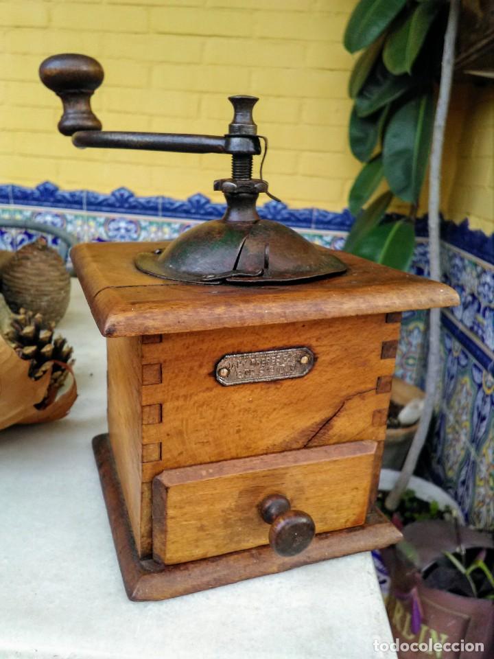Antig&uuml;edades: Molinillo de caf&eacute; antiguo de madera Freres - Foto 2