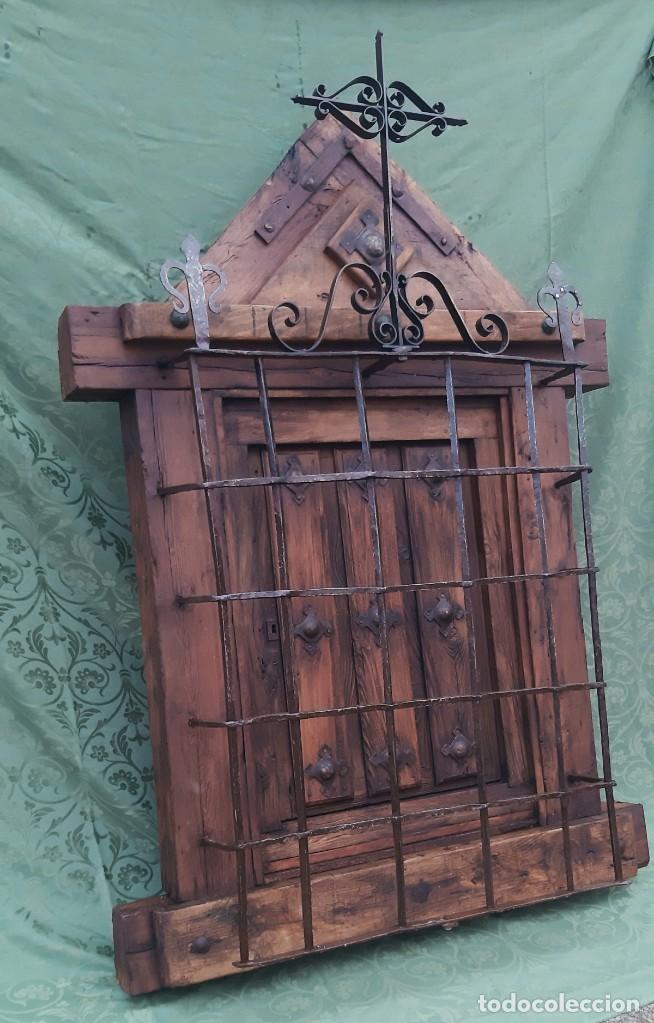 Antig&uuml;edades: Reja de madera y forja