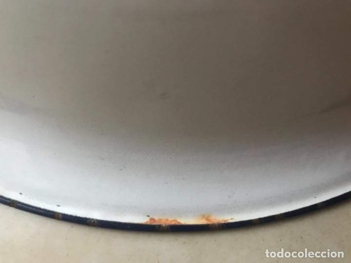 Antig&uuml;edades: 2 palanganas blancas esmaltadas - Foto 6