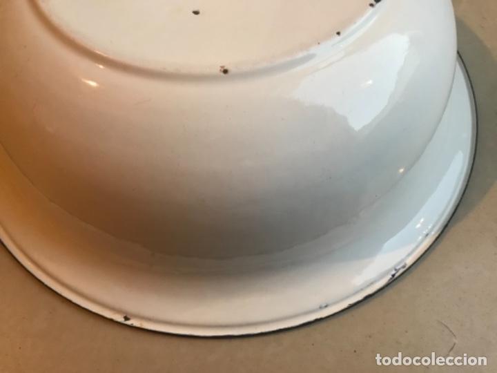 Antig&uuml;edades: 2 palanganas blancas esmaltadas - Foto 8