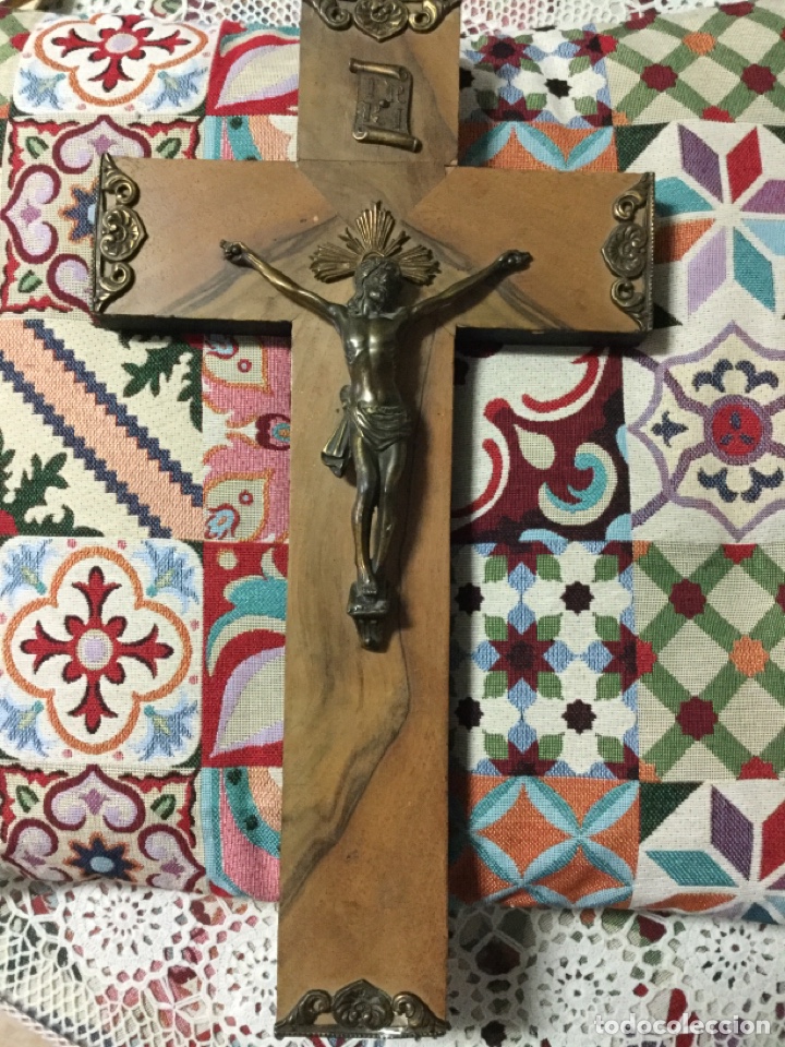 Antig&uuml;edades: CRUCIFIJO EN MADERA PARA PARED - Foto 1