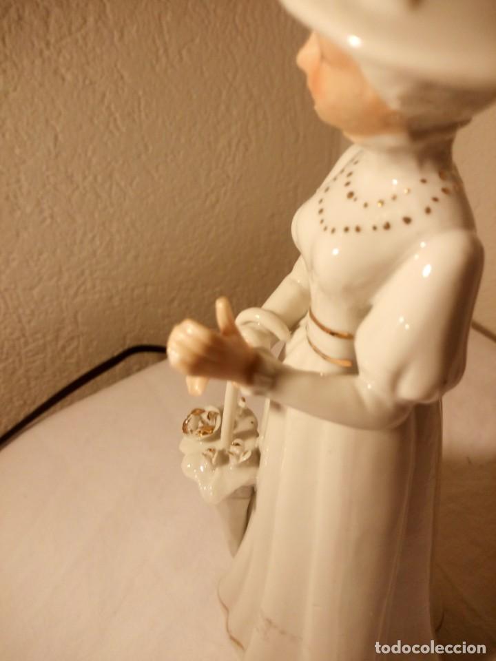Antig&uuml;edades: Antigua figura dama de epoca biscuit. - Foto 4