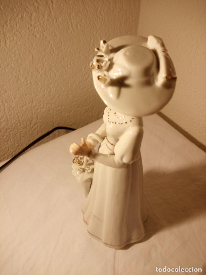 Antig&uuml;edades: Antigua figura dama de epoca biscuit. - Foto 5