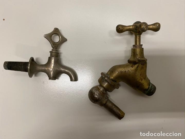 Antig&uuml;edades: Tres grifos de bronce antiguos - Foto 3