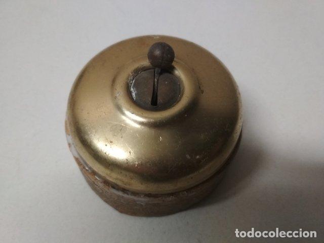 Antig&uuml;edades: ANTIGUO INTERRUPTOR DORADO - Foto 2