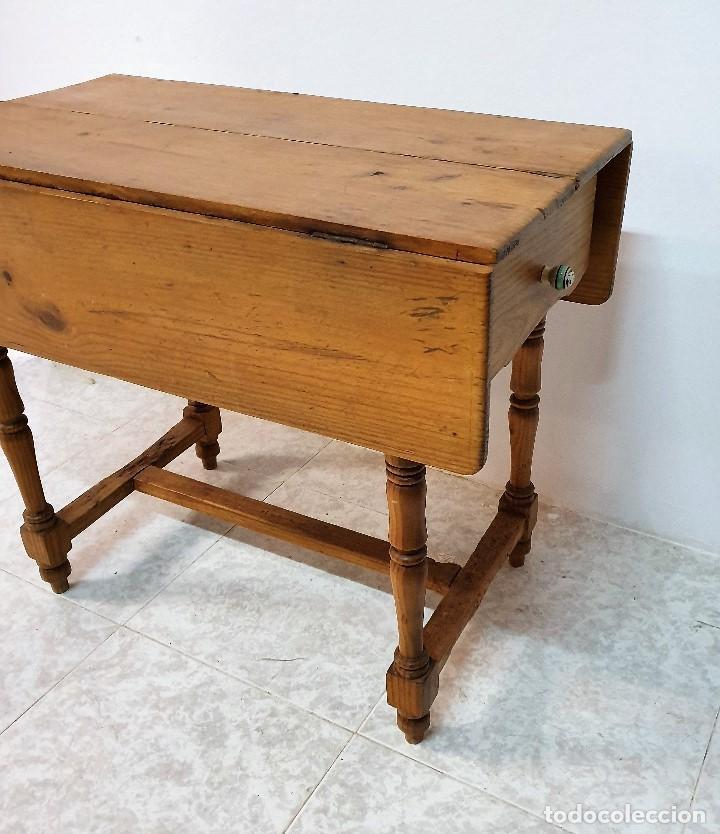Antig&uuml;edades: ANTIGUA MESA AUXILIAR ABATIBLE - Foto 2