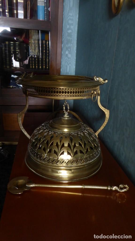 Antig&uuml;edades: Brasero con badila,y pie de bronce, - Foto 3