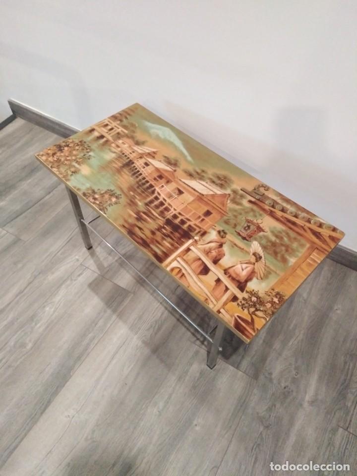 Antig&uuml;edades: Mesa auxiliar vintage - Foto 2